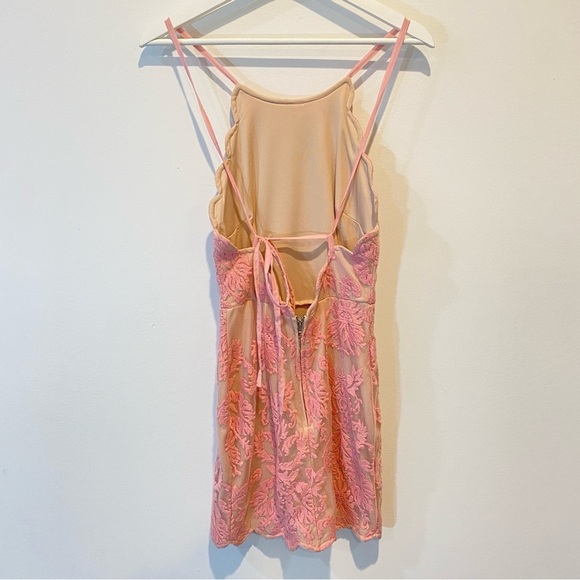 Xenia Boutique Baby Pink Floral Embroidered Lace Dress Size 2 - Form Fitting - Picture 6 of 17